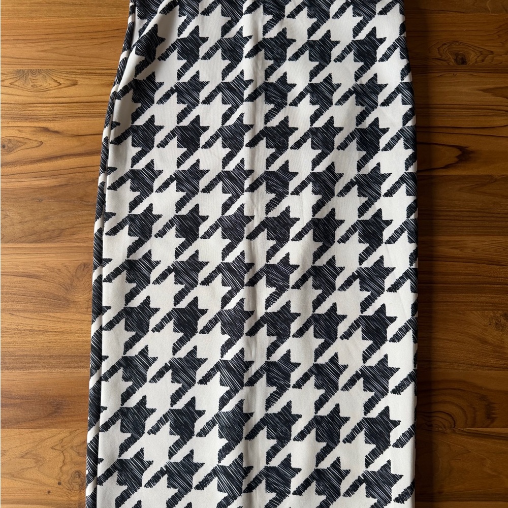 H&M Black and White Houndstooth Pencil Skirt